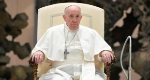 Papa, preocupado por uso sin escrúpulos de redes sociales entre los jóvenes