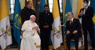El papa Francisco dice que la paz se consigue con más mujeres en el poder