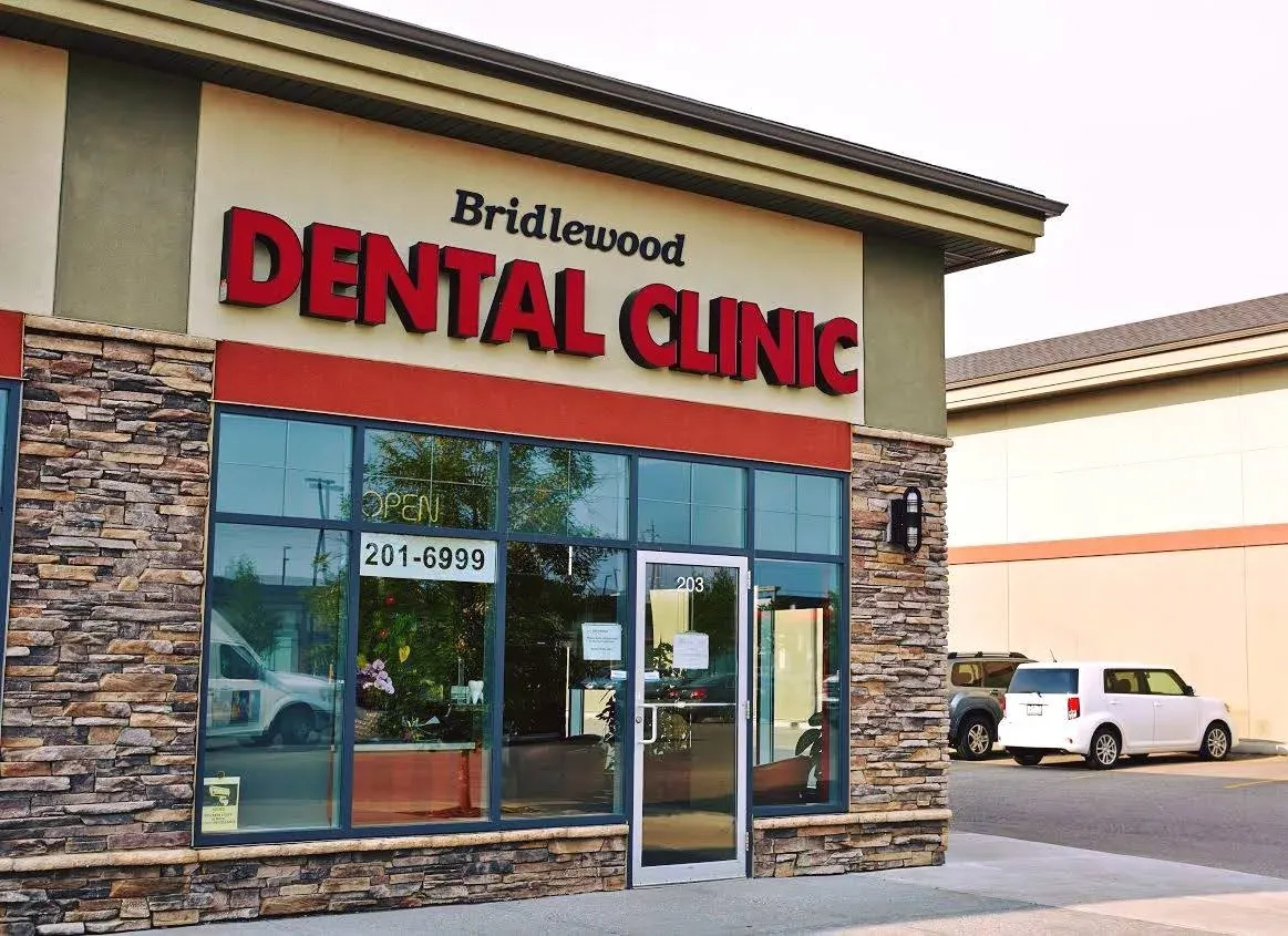 Evita los problemas dentales en navidad Bridlewood dental clinic